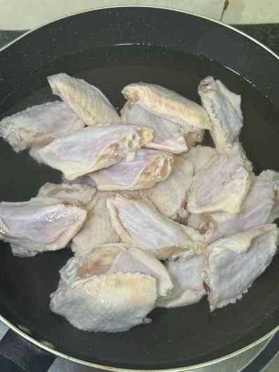 塩焼きチキンウィングのレシピ手順：2