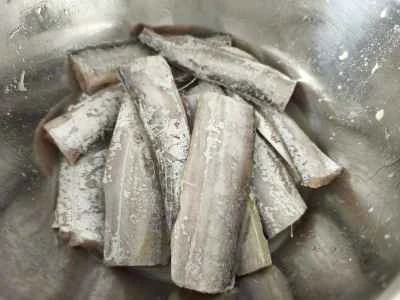 リボンフィッシュの煮込みレシピの手順：1