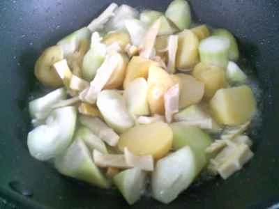 ラムテールのたけのこやジャガイモを一晩で開花させる調理手順：14