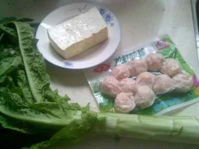 レタスと豆腐入りロブスターテールボール炒めの作り方：1